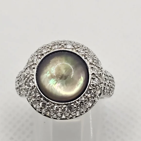 Vintage Mother of Pearl Sterling Silver Diamond Ring Size 7! - Picture 1 of 7